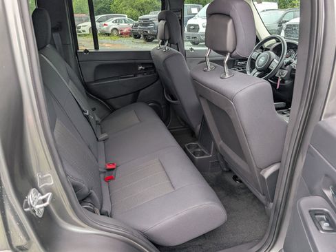 Used 2012 Jeep Liberty Sport w/ Popular Equipment Group AWD/4WD image 11