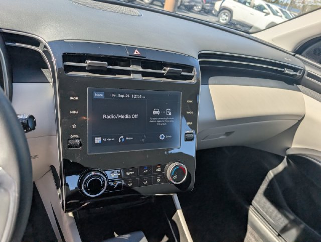 Certified 2024 Hyundai Tucson SE FWD image 19
