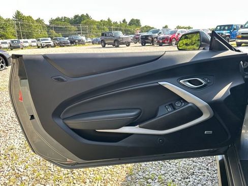 Used 2022 Chevrolet Camaro LT RWD image 15