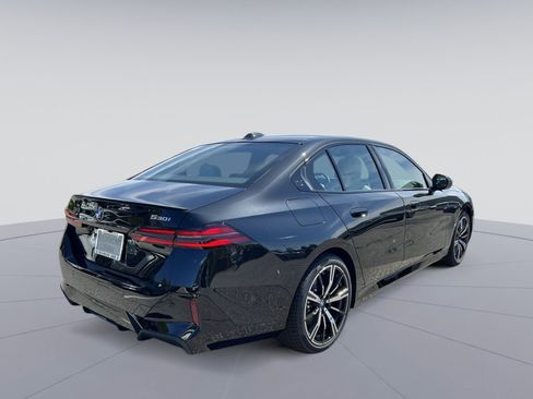 New 2026 BMW 530i xDrive w/ M Sport Package AWD/4WD image 5