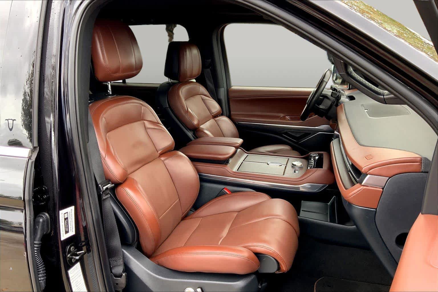 Used 2025 Lincoln Navigator Reserve AWD/4WD image 9