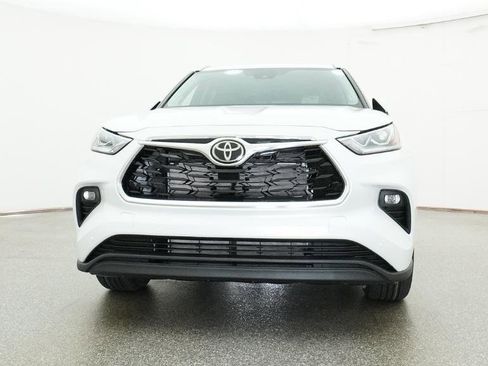 New 2026 Toyota Highlander Limited AWD/4WD image 16