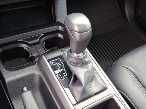 Certified 2022 Toyota Tacoma TRD Off-Road image 15