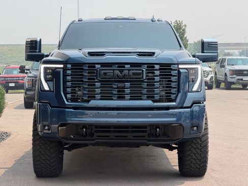 Used 2024 GMC Sierra 2500 Denali Ultimate AWD/4WD image 6
