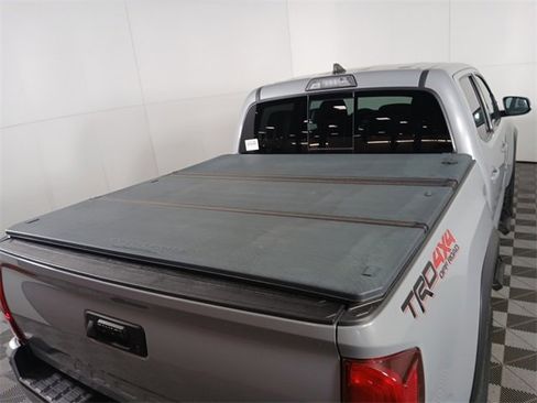 Used 2019 Toyota Tacoma TRD Off-Road image 8