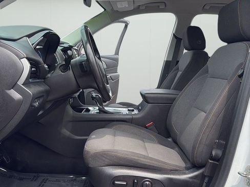 Used 2020 Chevrolet Traverse LT FWD image 21