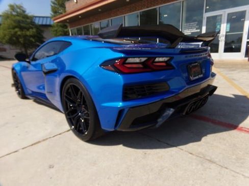 Used 2025 Chevrolet Corvette Z06 w/ Z07 Performance Package RWD image 8