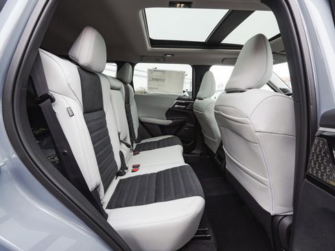 New 2026 Mitsubishi Outlander SE image 46