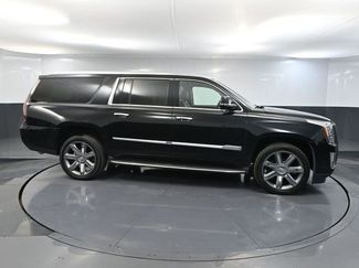 Used 2017 Cadillac Escalade ESV Luxury video 3