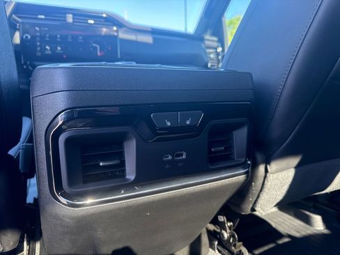 Used 2024 GMC Sierra 2500 AT4 w/ AT4 Premium Plus Package AWD/4WD image 22