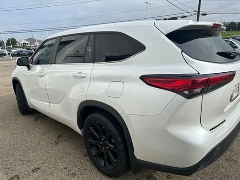 Used 2023 Toyota Highlander LE FWD image 26