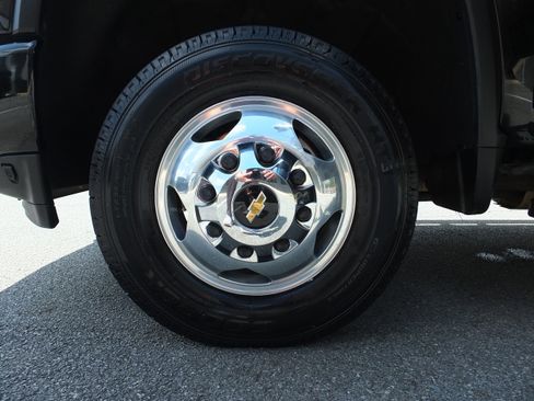 Used 2023 Chevrolet Silverado 3500 High Country w/ LPO, Hitch Package AWD/4WD image 11