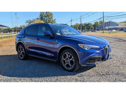 Used 2022 Alfa Romeo Stelvio Ti image 3