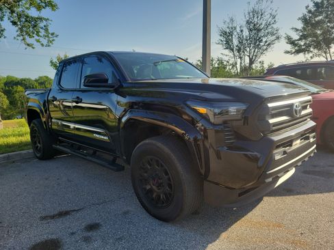 Used 2025 Toyota Tacoma SR5 RWD image 2