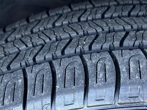 Used 2023 Toyota Highlander XLE image 12