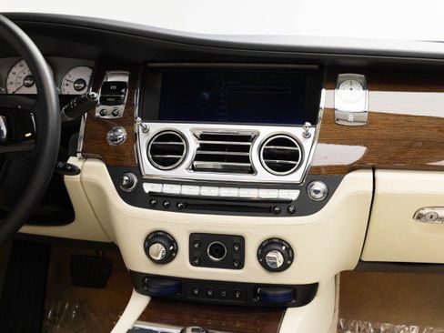 Used 2010 Rolls-Royce Ghost image 24