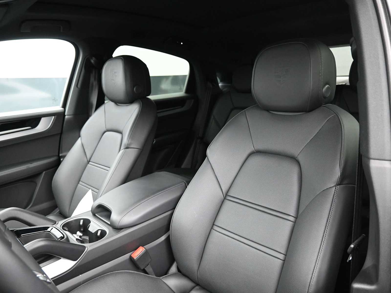 New 2025 Porsche Cayenne E-Hybrid Coupe AWD/4WD image 5