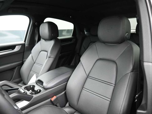 New 2025 Porsche Cayenne E-Hybrid image 5