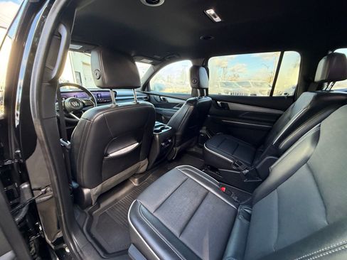 Used 2025 Buick Enclave Preferred w/ Power Package image 31