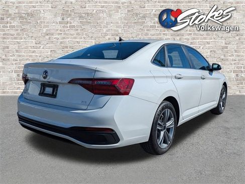 Certified 2023 Volkswagen Jetta SE image 3