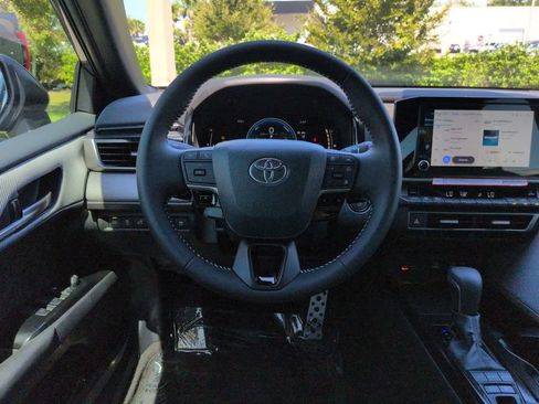 Used 2026 Toyota Camry SE FWD image 15