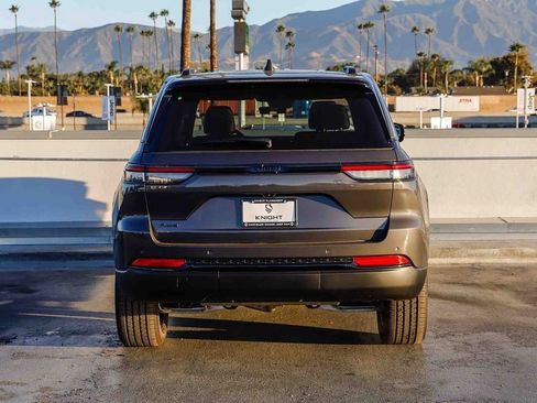 New 2025 Jeep Grand Cherokee Altitude image 8