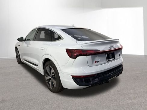 Used 2024 Audi Q8 e-tron Premium Plus image 31