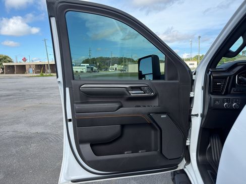 Used 2024 GMC Sierra 2500 AT4 w/ AT4 Premium Plus Package AWD/4WD image 9