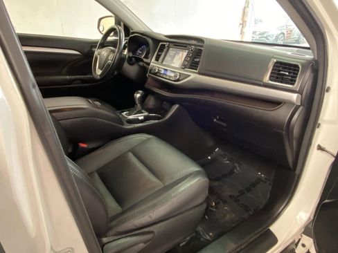 Used 2016 Toyota Highlander XLE w/ Protection Package #3 AWD/4WD image 7