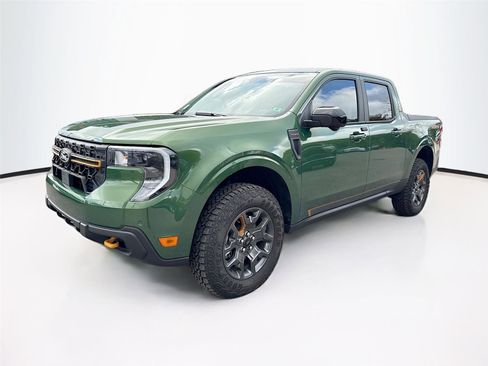 Used 2025 Ford Maverick Tremor image 3