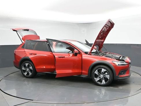 Used 2025 Volvo V60 B5 Cross Country Plus AWD/4WD image 50