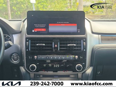 Used 2023 Lexus GX 460 Premium w/ Accessory Package AWD/4WD image 16