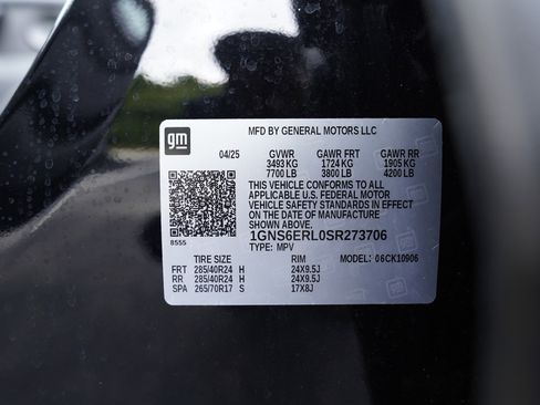 Used 2025 Chevrolet Suburban RST AWD/4WD image 29