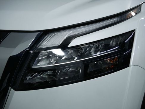 New 2025 Nissan Pathfinder Platinum image 14