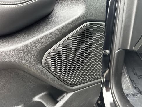 Used 2024 Jeep Grand Cherokee Limited image 21