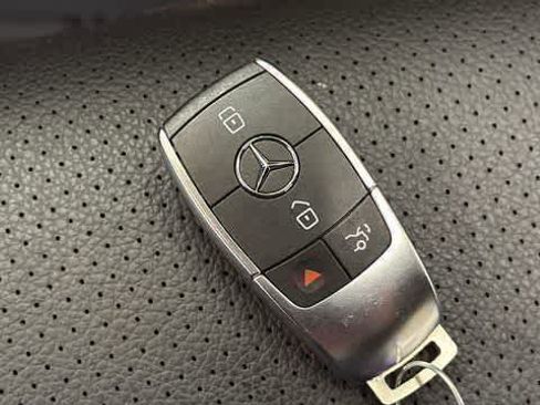 Used 2021 Mercedes-Benz C 300 4MATIC Cabriolet image 33