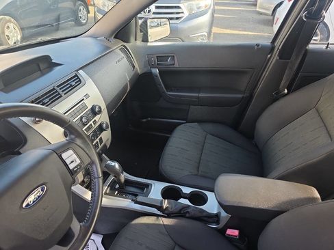 Used 2010 Ford Focus SES image 8
