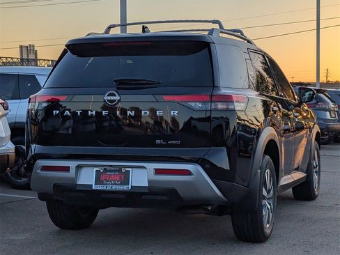 New 2025 Nissan Pathfinder SL image 4