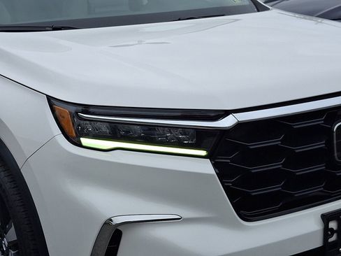 Certified 2023 Honda Pilot Touring image 9