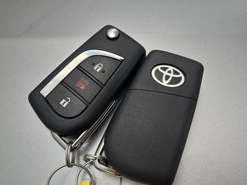 Certified 2025 Toyota RAV4 LE AWD/4WD image 31