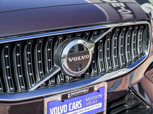 Used 2025 Volvo V60 B5 Cross Country Plus image 12