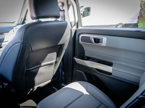 Used 2021 Ford Explorer XLT w/ Equipment Group 202A image 25