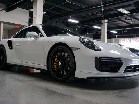 Used 2019 Porsche 911 4 Coupe image 2
