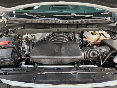 Used 2024 Chevrolet Suburban Premier image 19