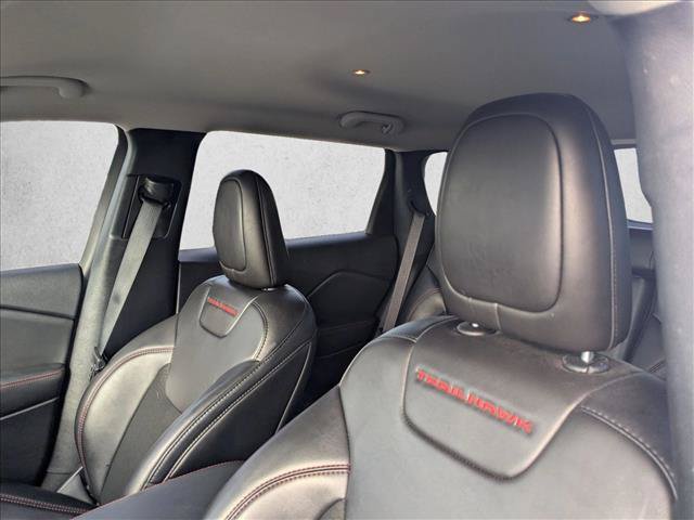 Used 2022 Jeep Cherokee Trailhawk AWD/4WD image 12