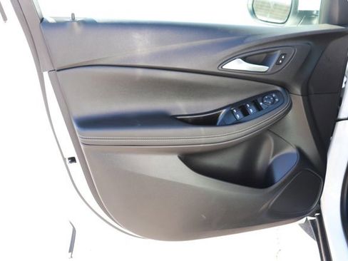 Used 2025 Buick Encore GX Preferred image 9