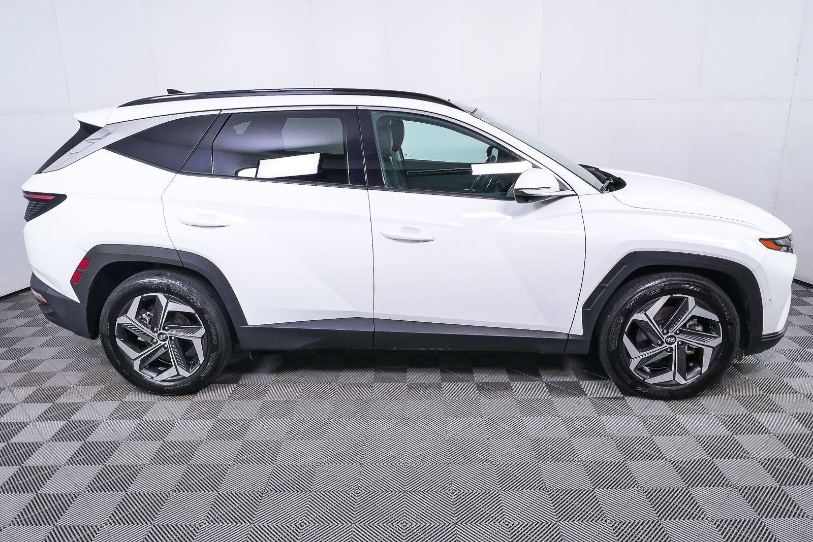 Used 2024 Hyundai Tucson Limited FWD image 2
