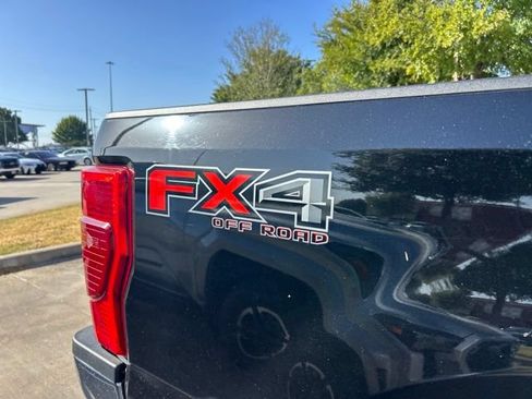 Used 2022 Ford F250 Lariat w/ Lariat Value Package AWD/4WD image 4