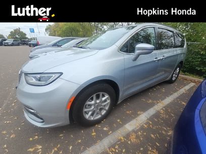 Used 2022 Chrysler Pacifica Touring-L