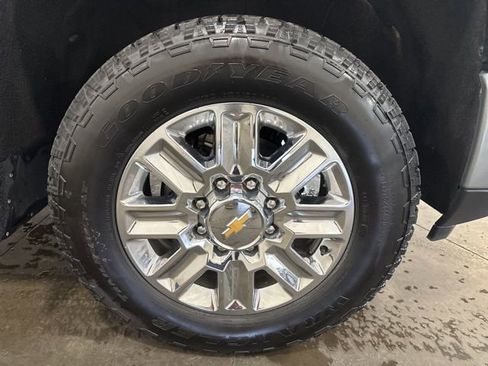 Used 2024 Chevrolet Silverado 2500 High Country image 39